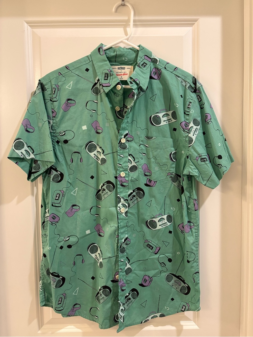 Vintage-Inspired Mint Green Short-Sleeve Button-Up Shirt